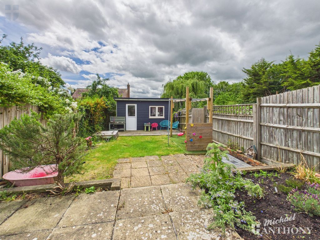 Property photo 3 of 19 Cam03852G0-Pr0688-Still005