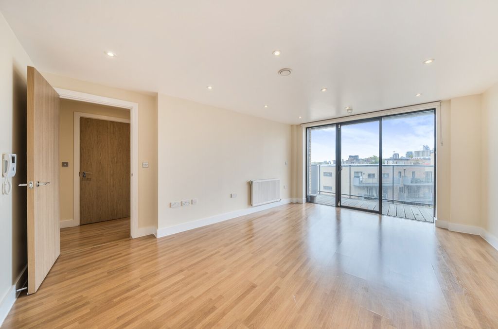 Property photo 1 of 12 1354436-7-68c41Fb...