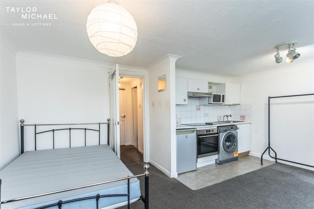 Property photo 2 of 14 Studio Room