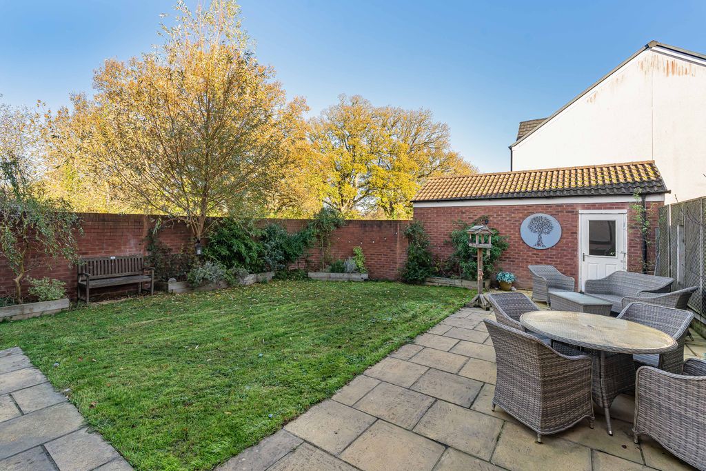 Property photo 2 of 25