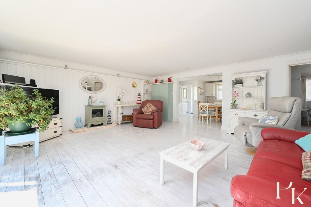 Property photo 3 of 27 14-Havenside-Shoreham-Bn43 (16).Jpg