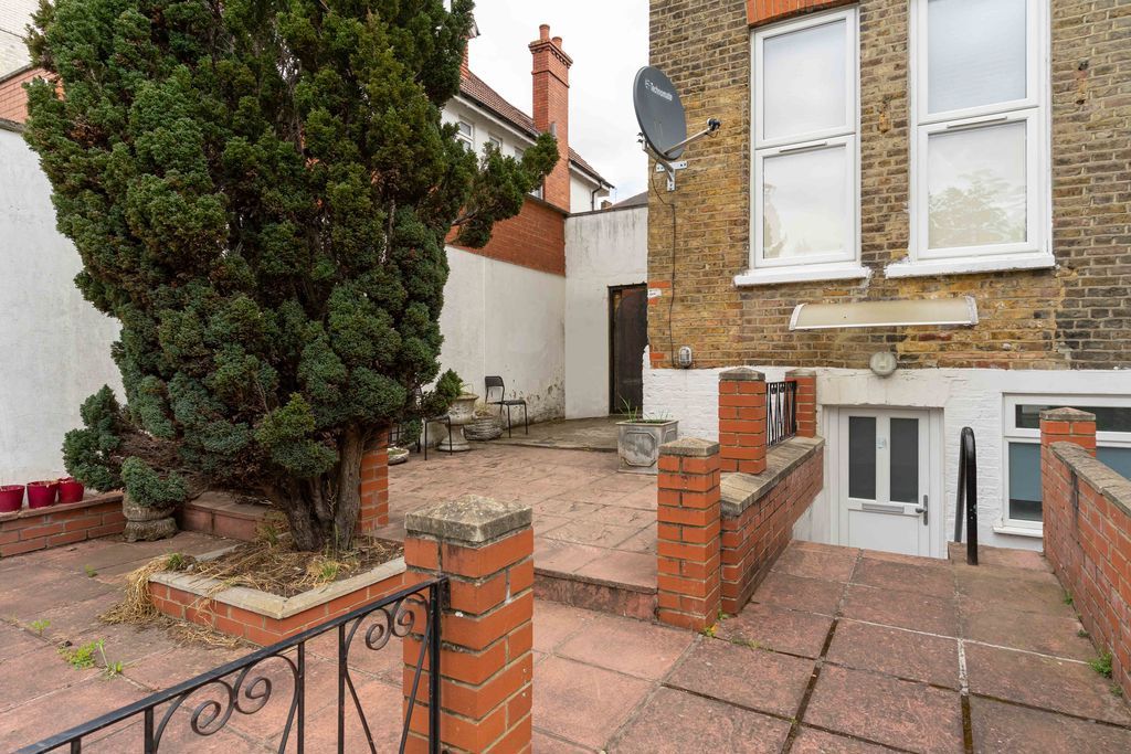 Property photo 2 of 12 External