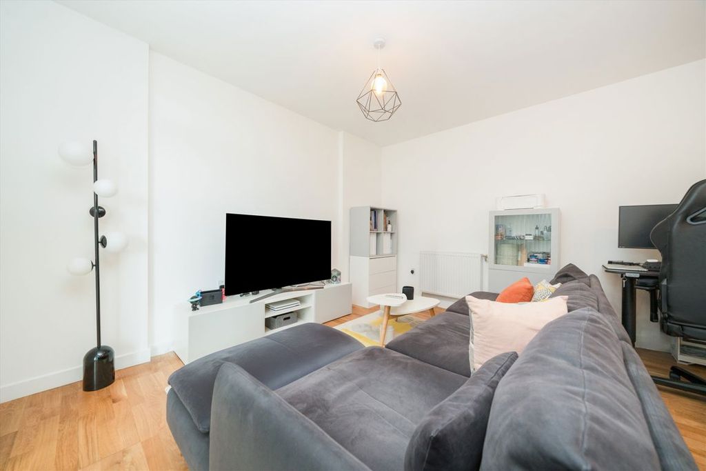 Property photo 3 of 9