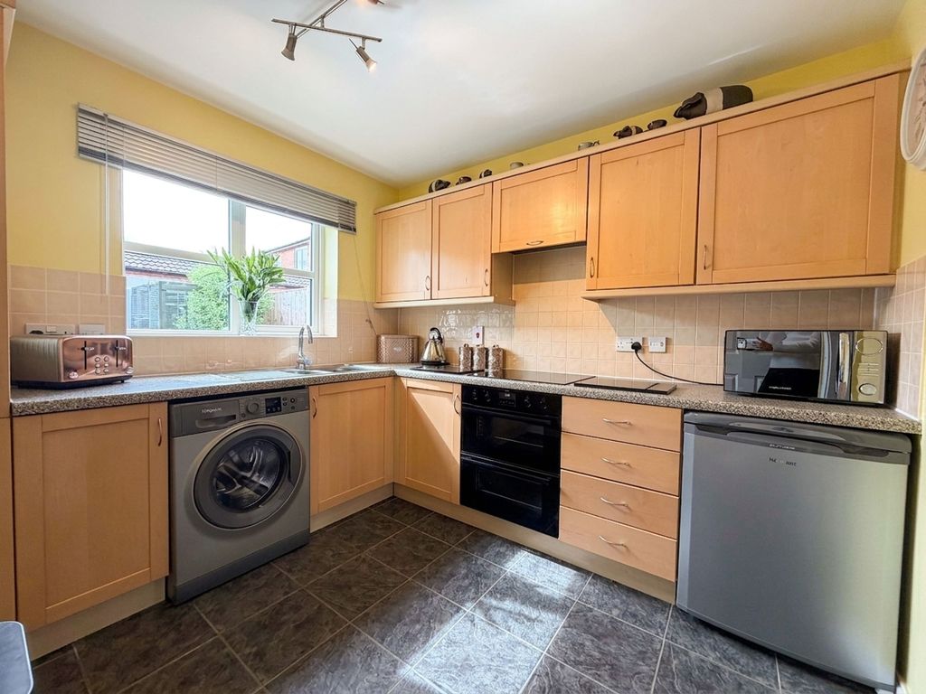 Property photo 3 of 15 Kitchen