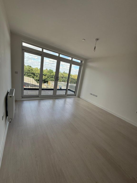 Property photo 1 of 5 1 Bedroom Modern Flat For Rent In Harlow CM20