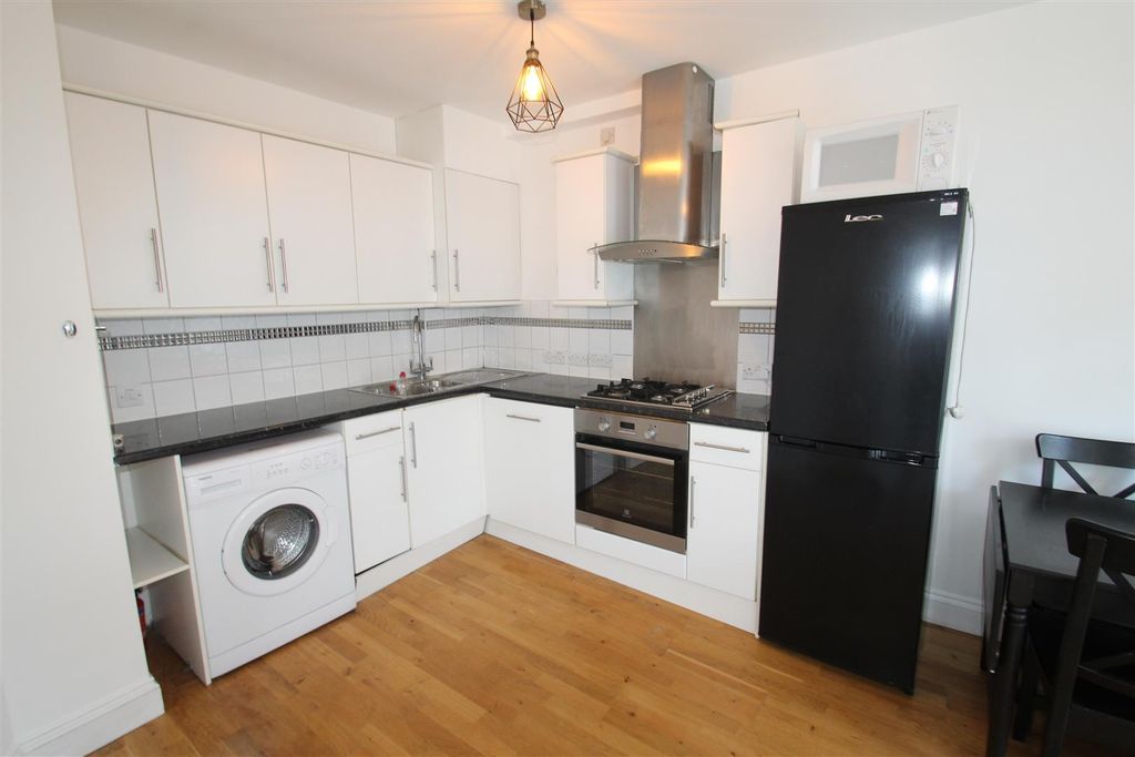 Property photo 2 of 9 Kitchen