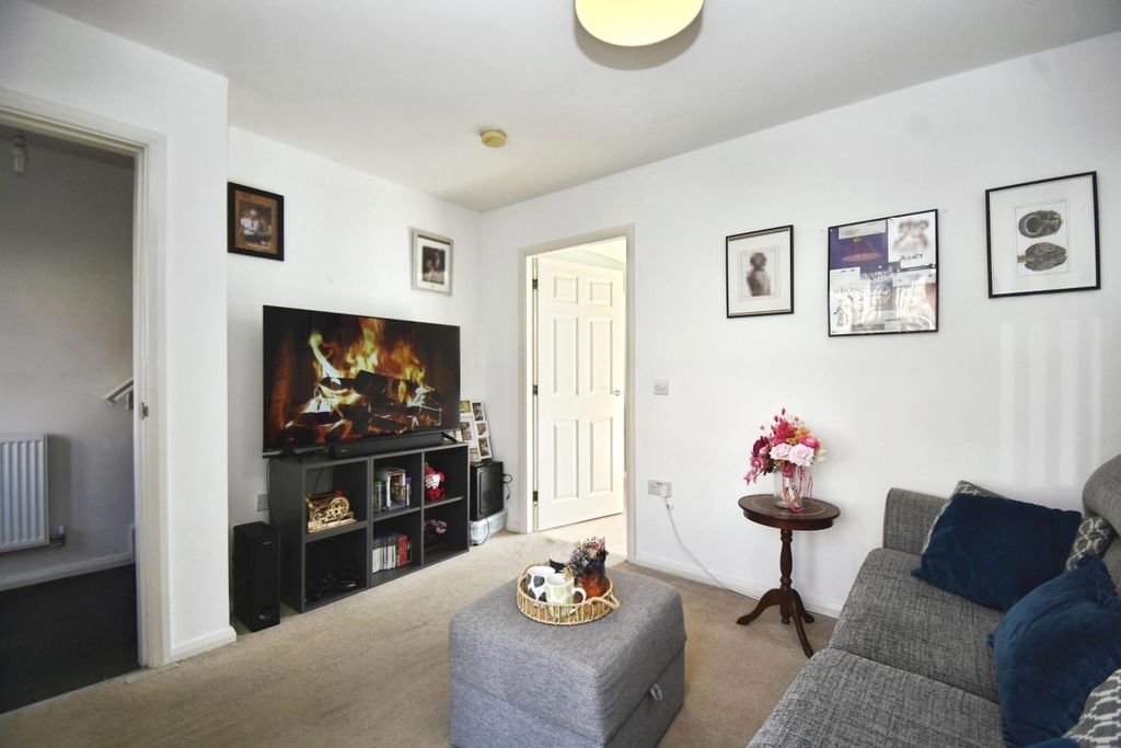 Property photo 2 of 15 Lounge