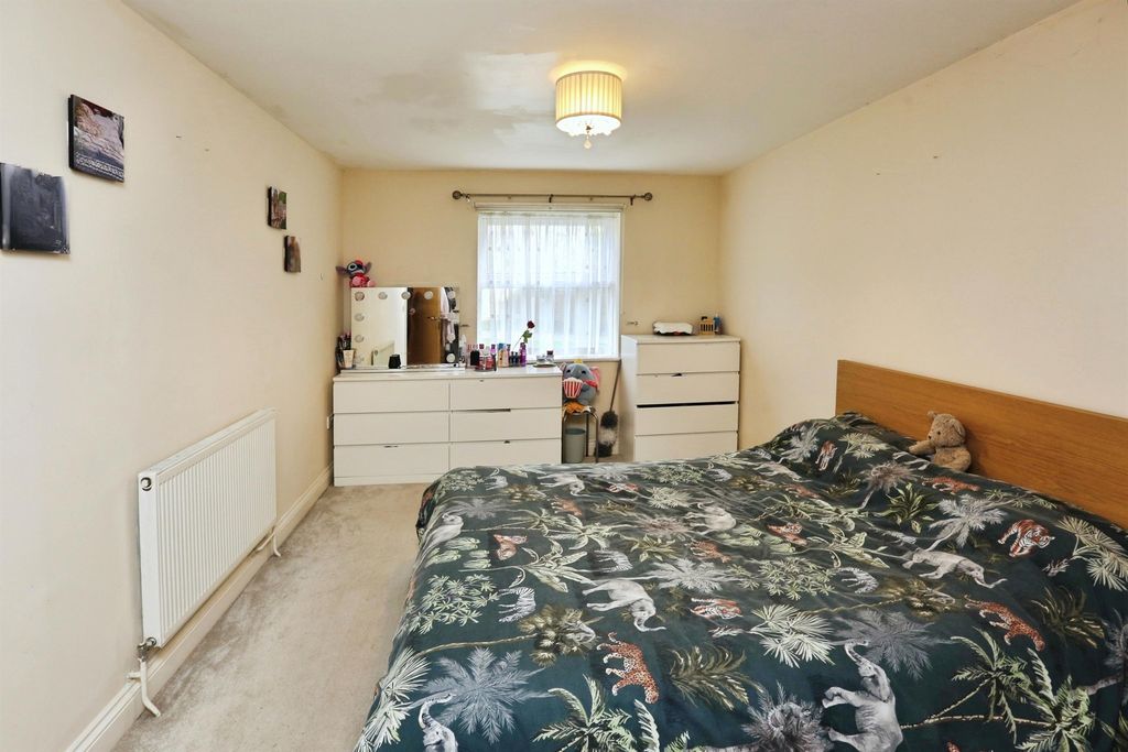 Additional image 11 of 2 bed flat for saleThe Avenue, Fareham PO14