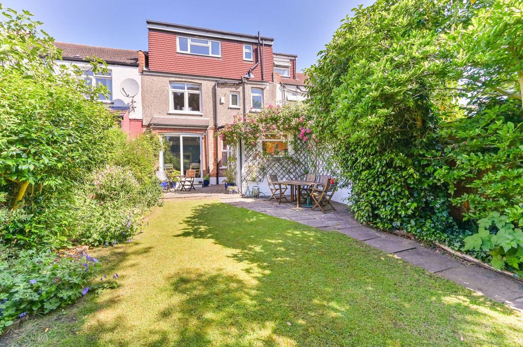 Property photo 2 of 19