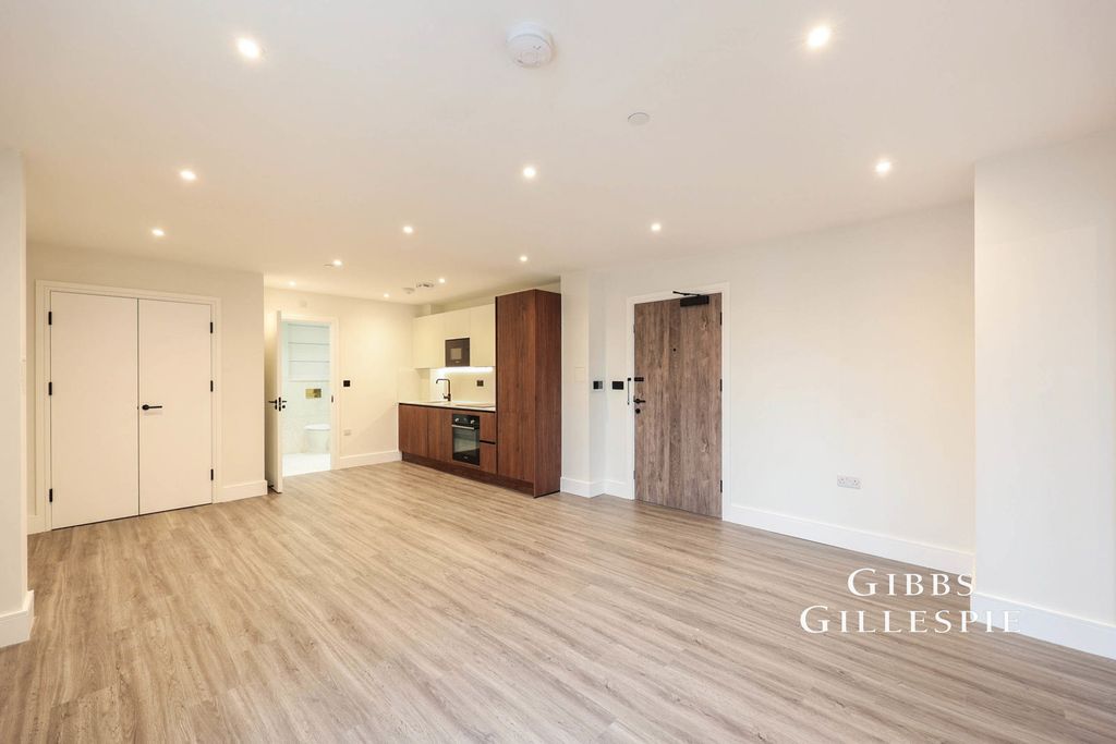 Property photo 3 of 9 Photo