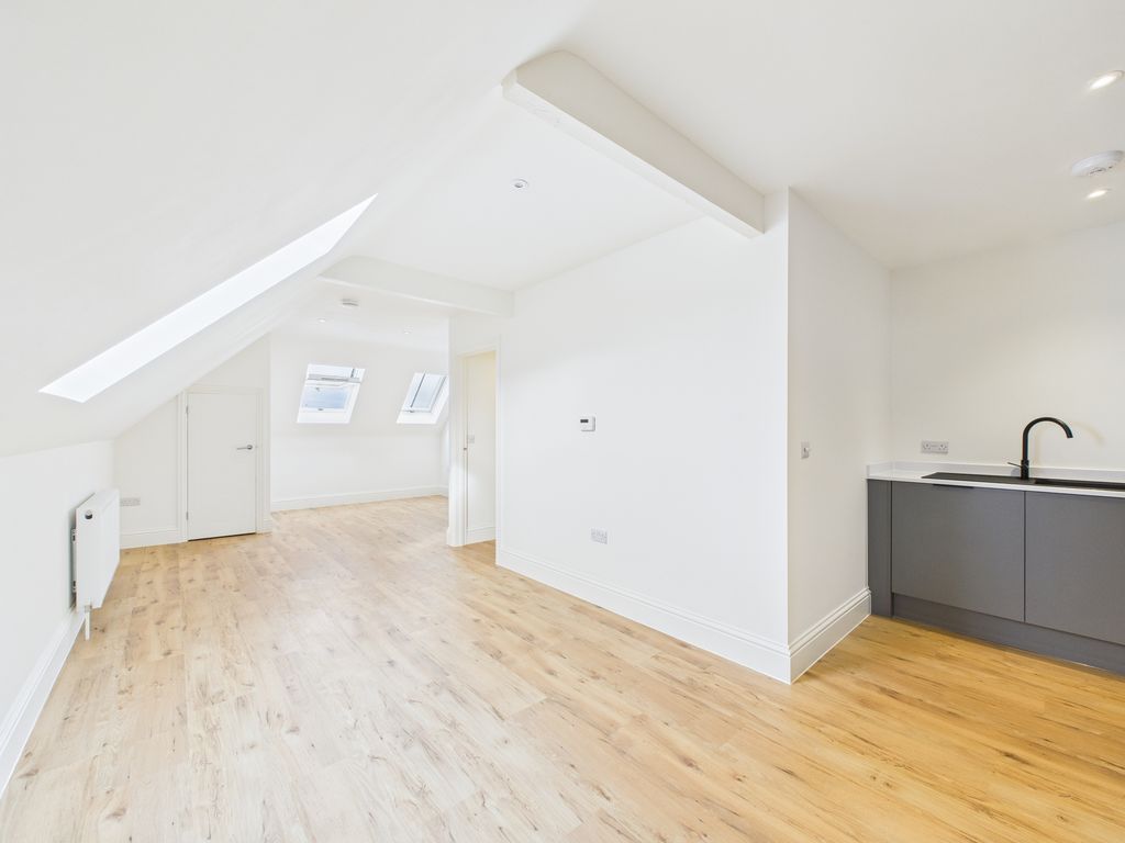 Property photo 1 of 8 Cam03519G0-Pr0389-Still007