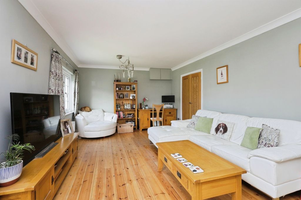 Property photo 3 of 19