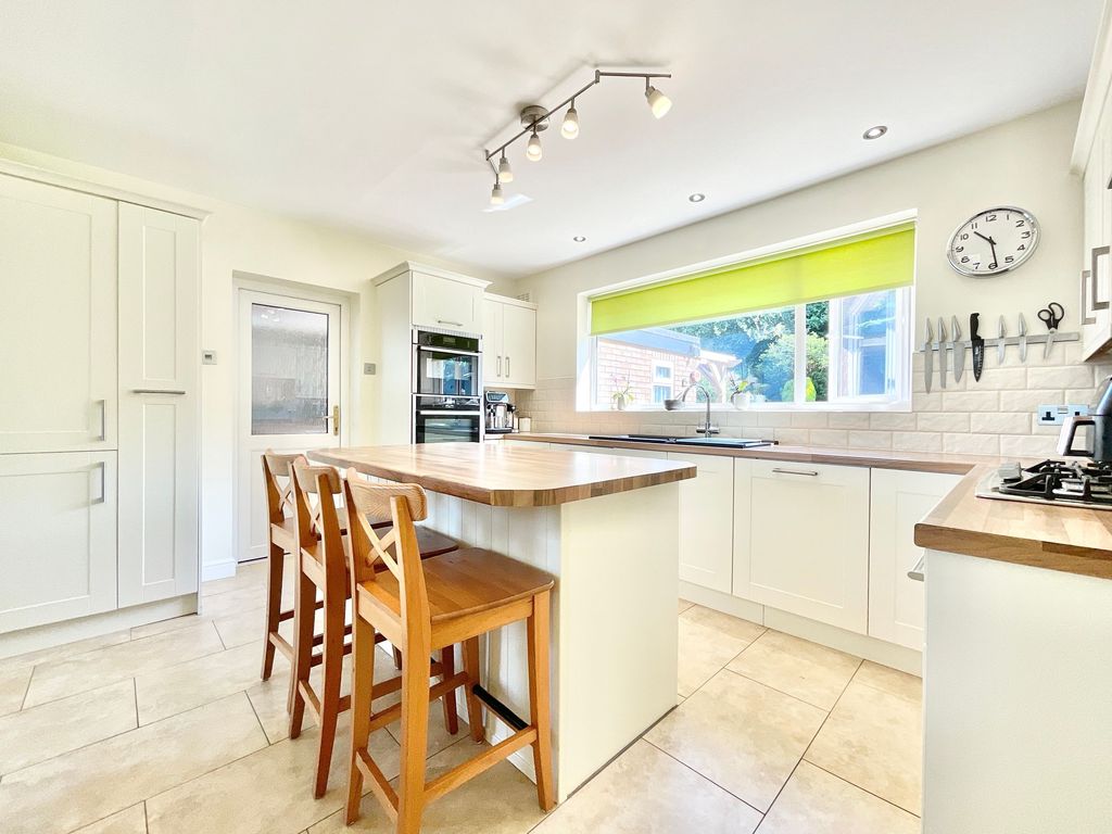 Property photo 3 of 43