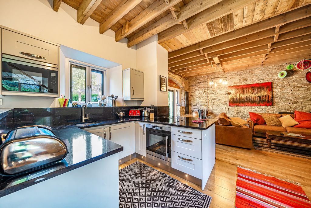 Property photo 2 of 12 Photo 2