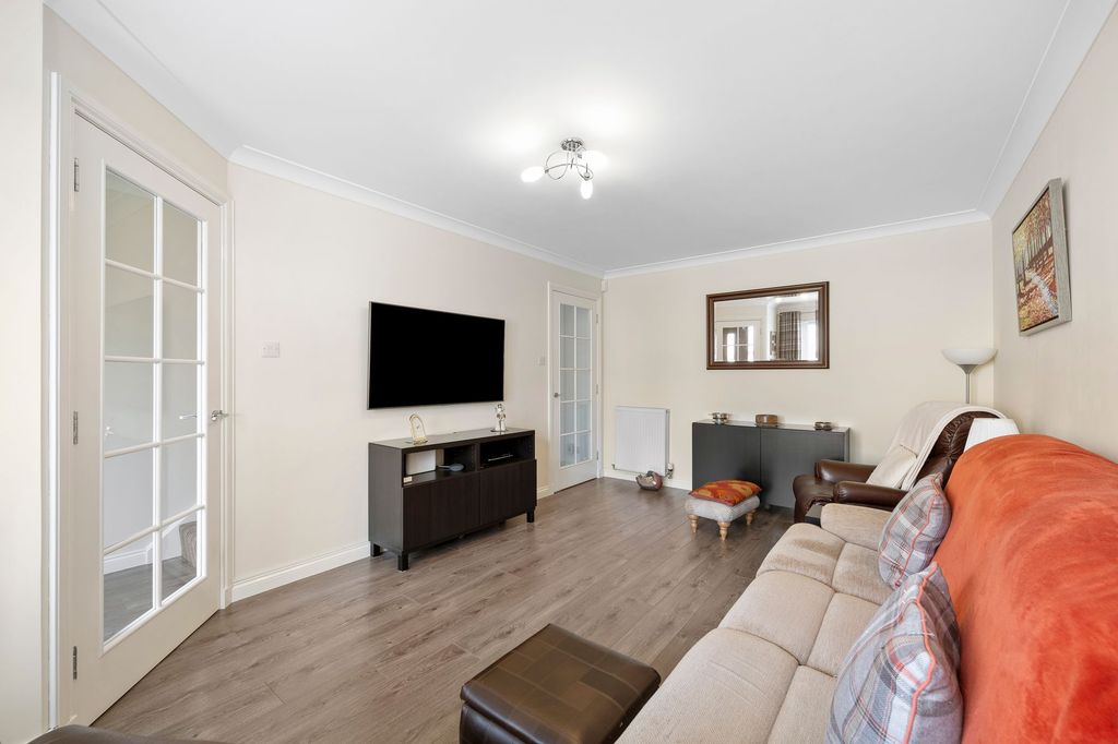 Property photo 2 of 27