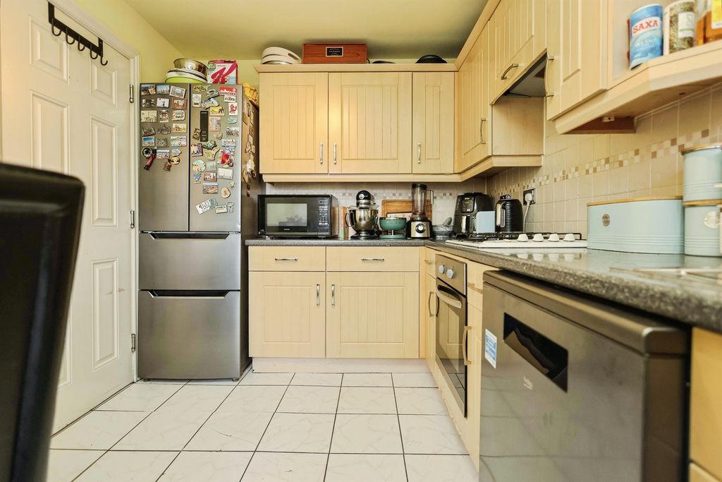Property photo 2 of 17