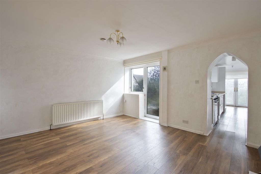 Property photo 3 of 11 Dining Room