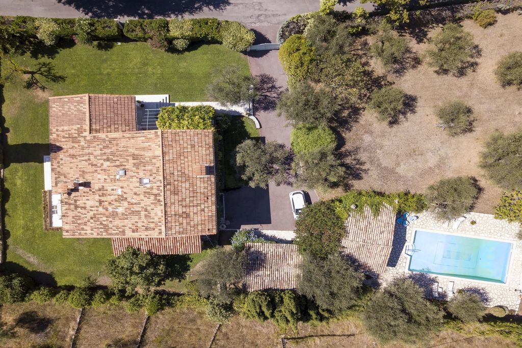 Property photo 2 of 32