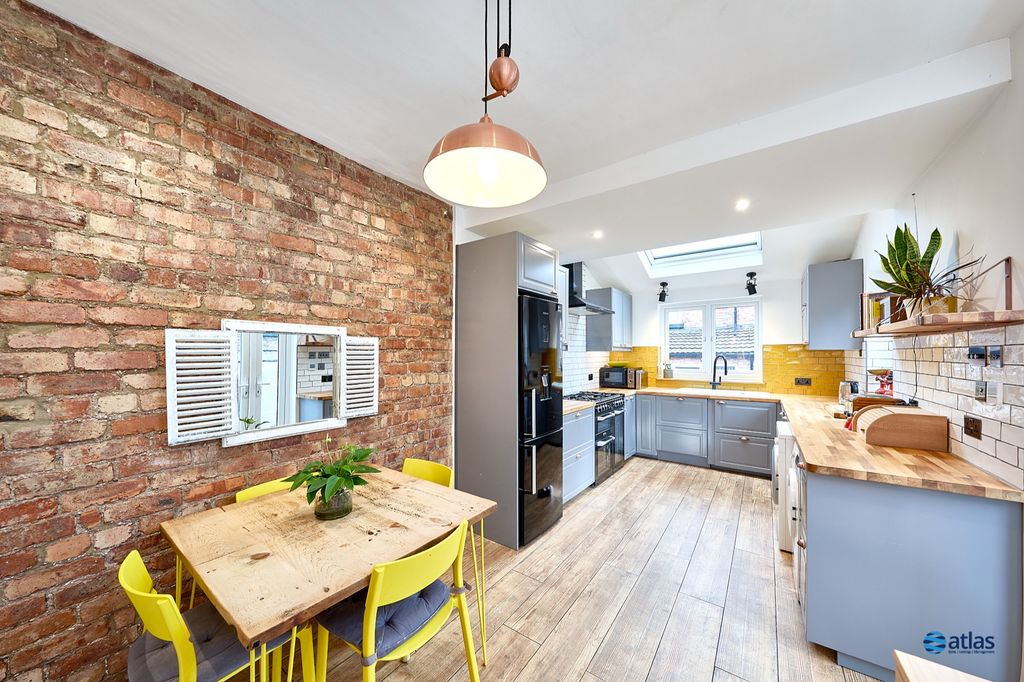 Property photo 3 of 25 Open Plan Dining/Kitchen Space