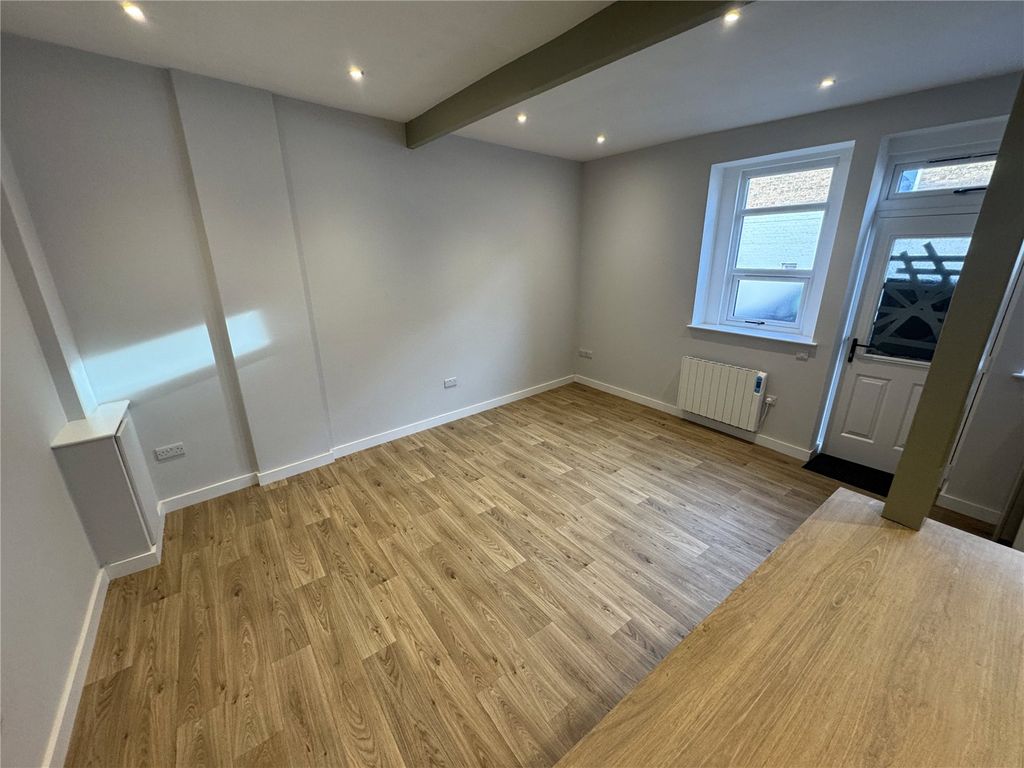 Property photo 2 of 10 Picture No. 14