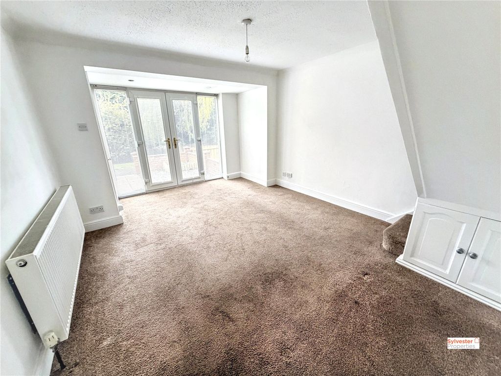 Property photo 2 of 11 Picture No. 21