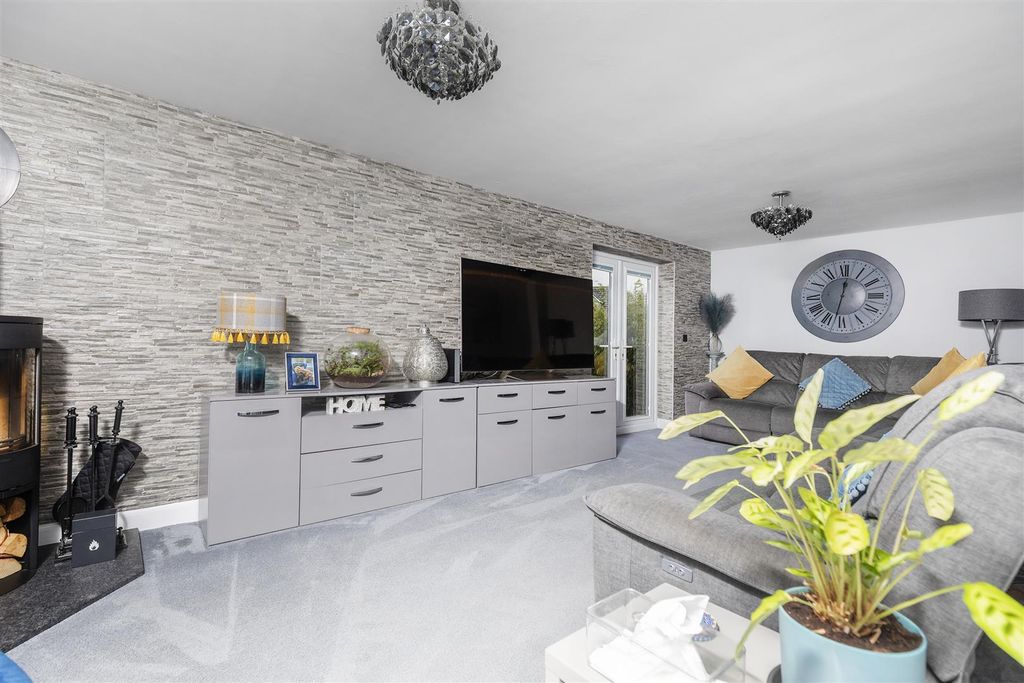 Property photo 2 of 37