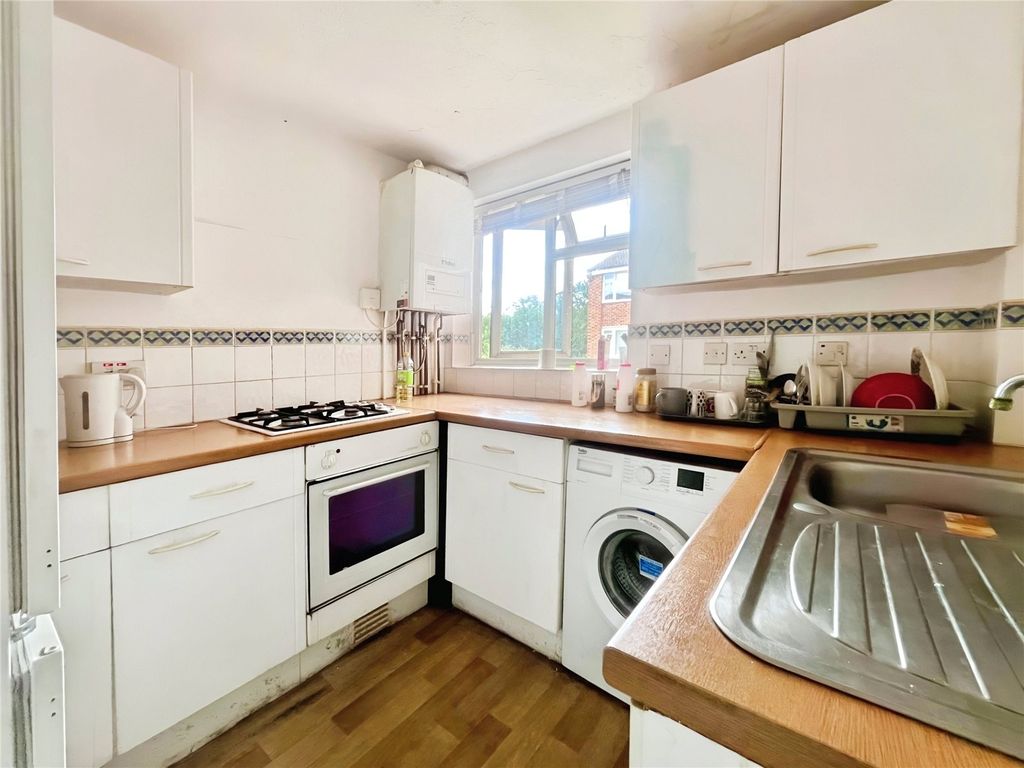Property photo 3 of 7 Kitchen