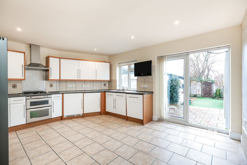 Property photo 2 of 11 Pbox-Img.Jpg