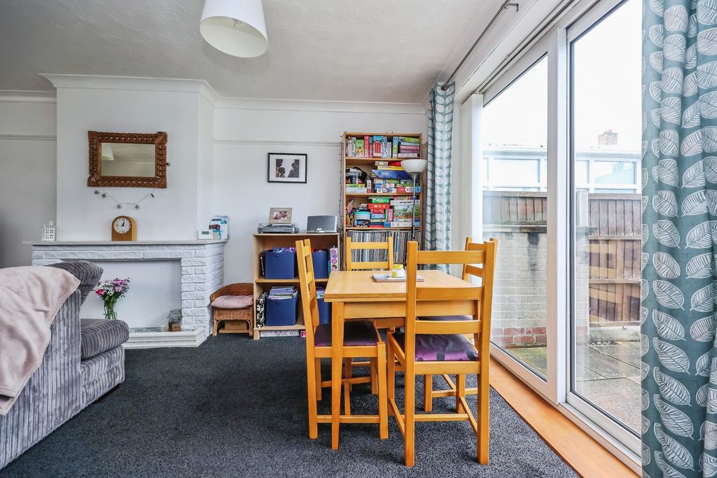 Property photo 3 of 14 Dining Area