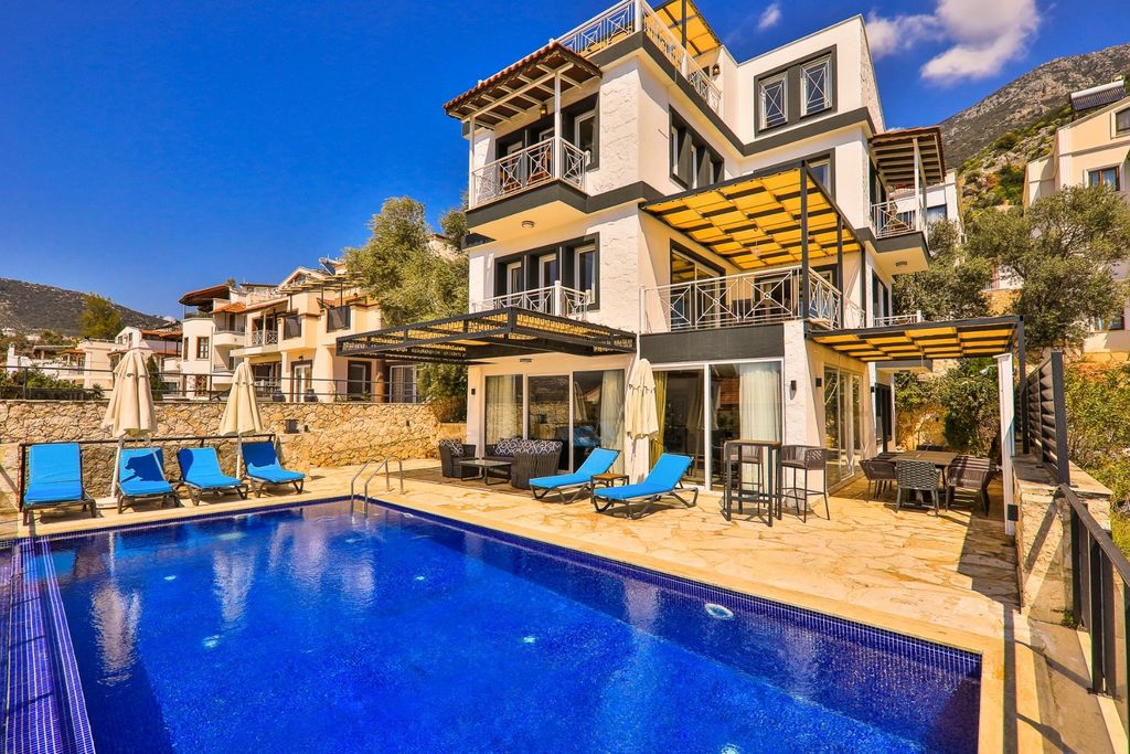 Property photo 1 of 24 Must-See Villa For Sale In Kalkan With Sea-Views - Main View Of The Modern Villa
