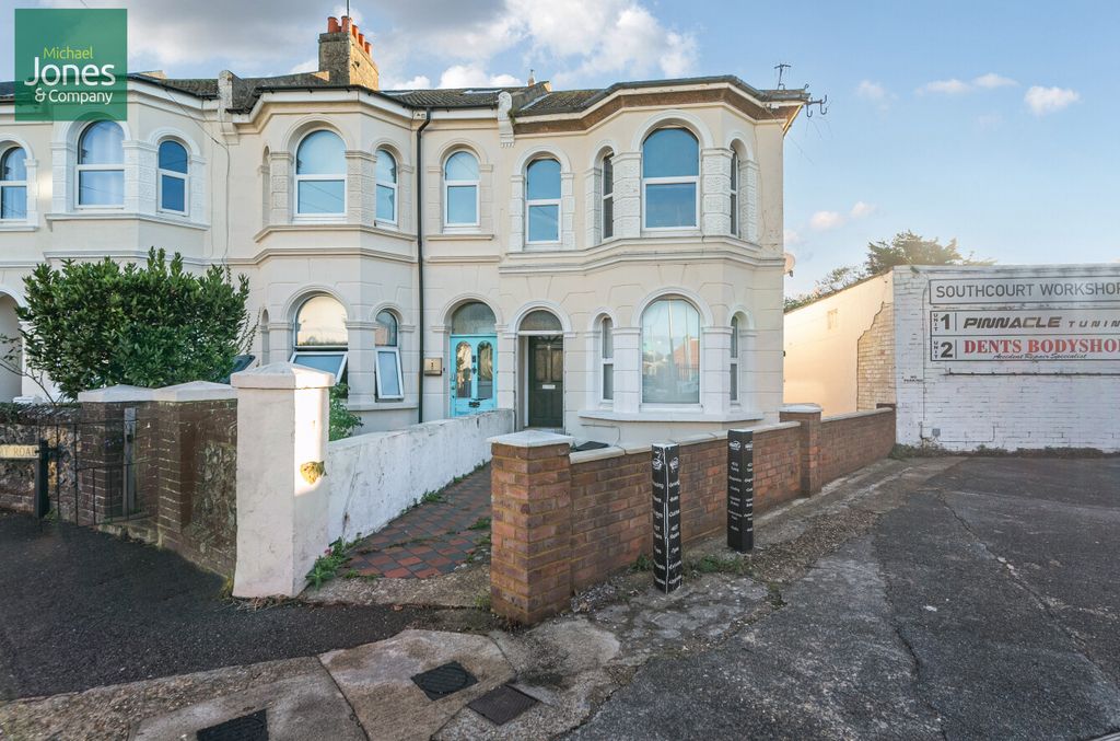 Property photo 1 of 7 External