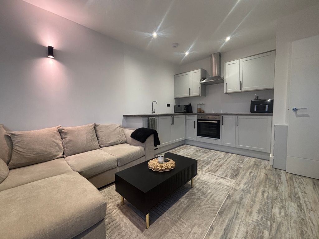 Property photo 1 of 9 Cover