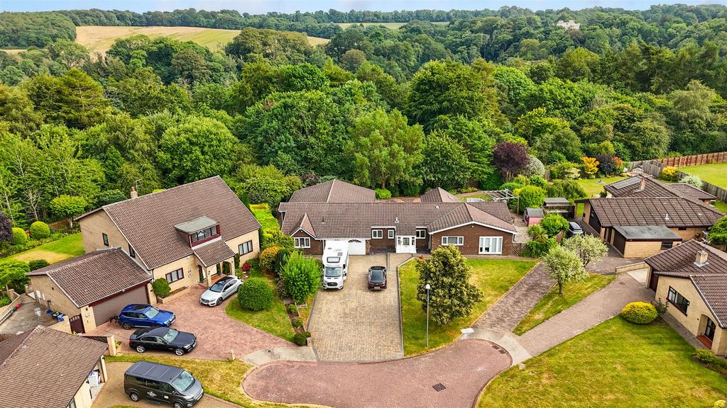 Property photo 1 of 32