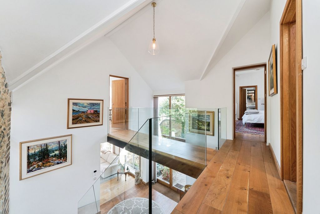 Property photo 3 of 42 Pbox-Img.Jpg