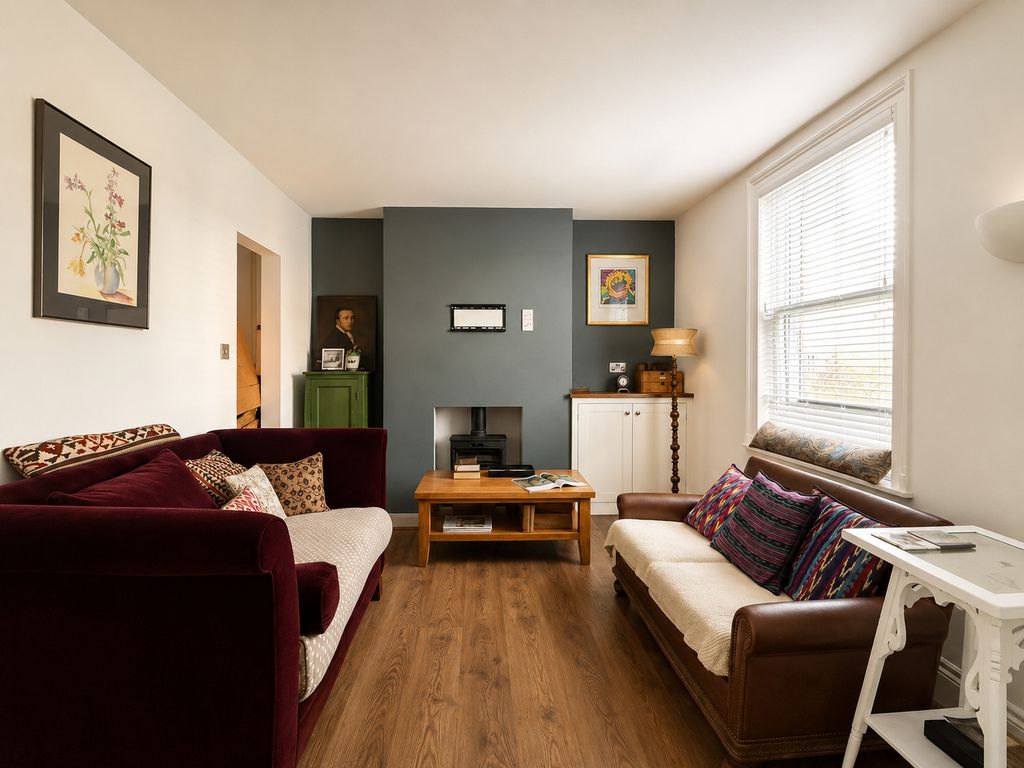 Property photo 2 of 11 Living Room