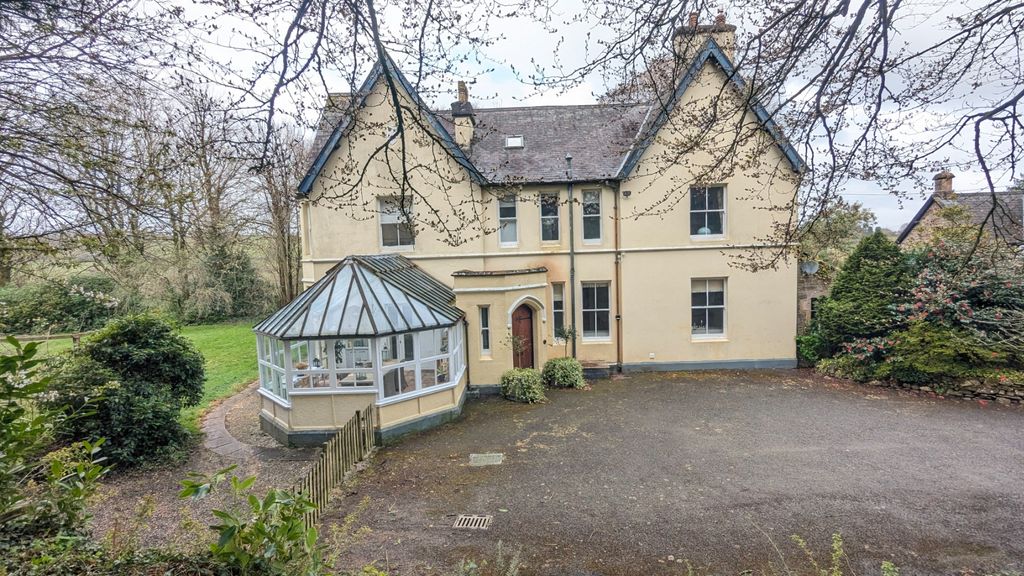 Property photo 1 of 55 5041200