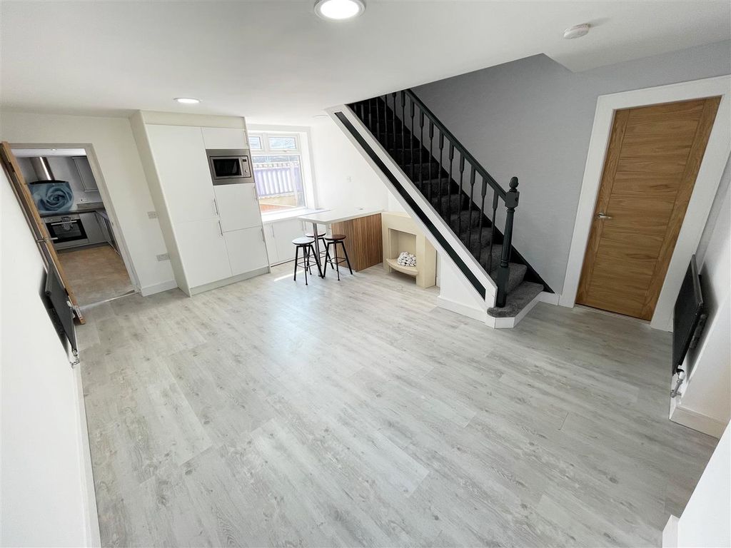Property photo 3 of 16 Dining Room