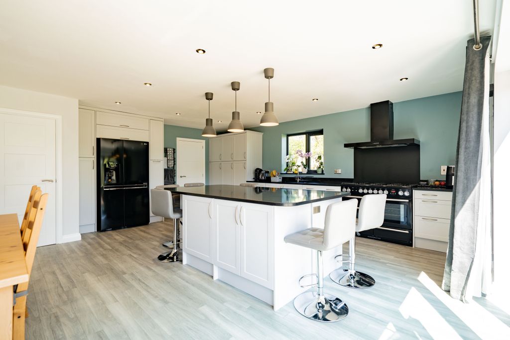 Property photo 3 of 35 Dsc02510