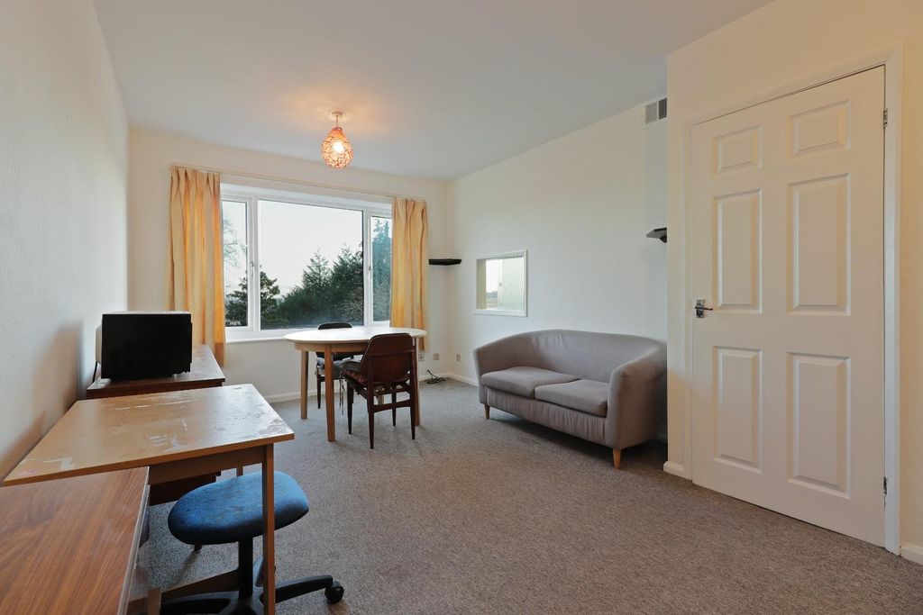 Property photo 2 of 19 Lounge