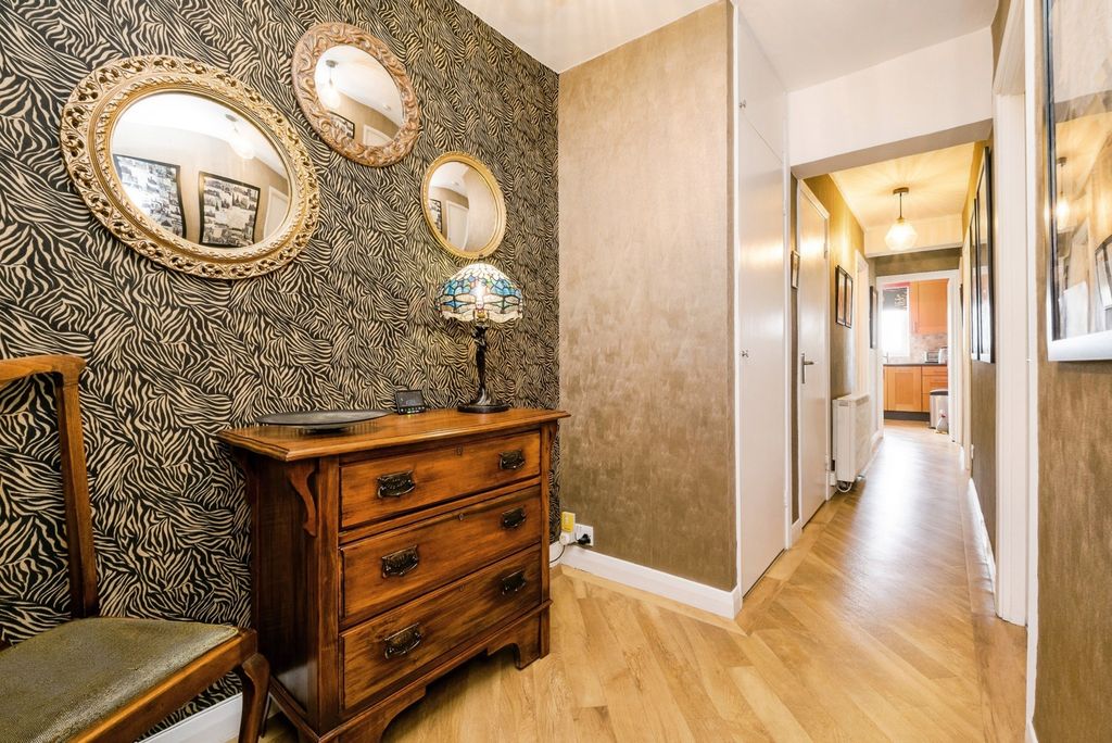 Property photo 2 of 17 Pbox-Img.Jpg