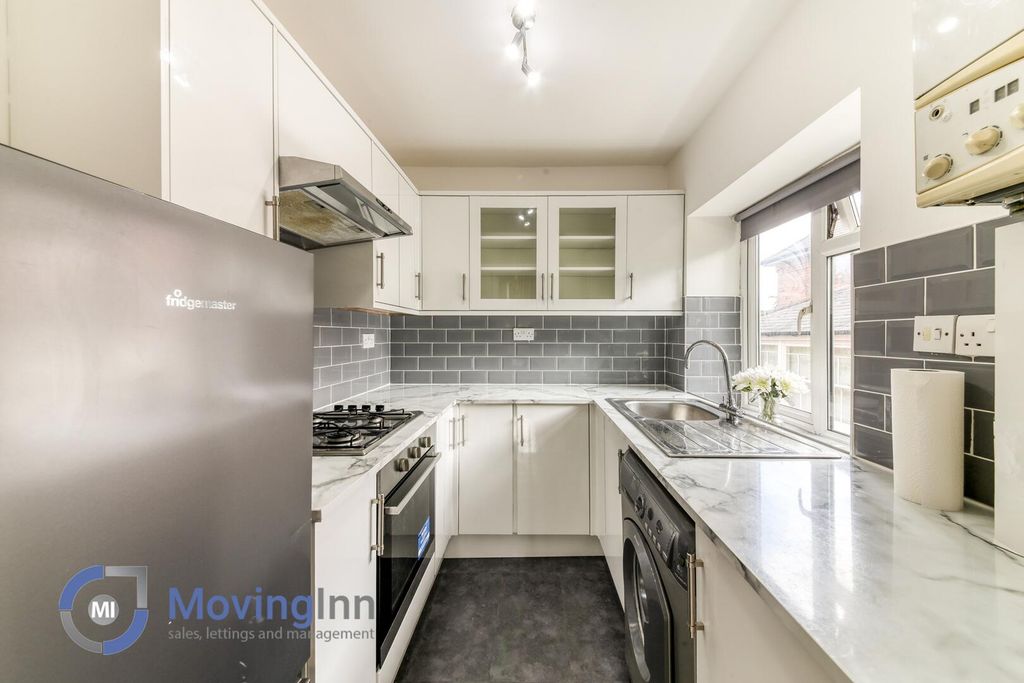 Property photo 2 of 11 Kitchen