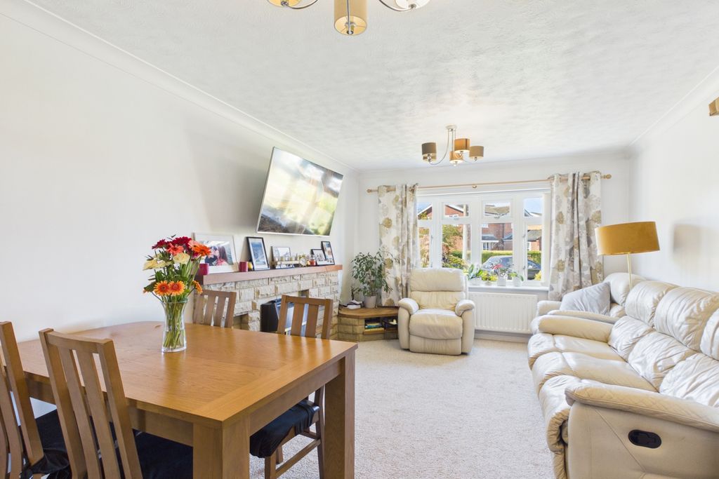 Property photo 2 of 20 Ewemove -  Splading - Farmers Gate - Living Room