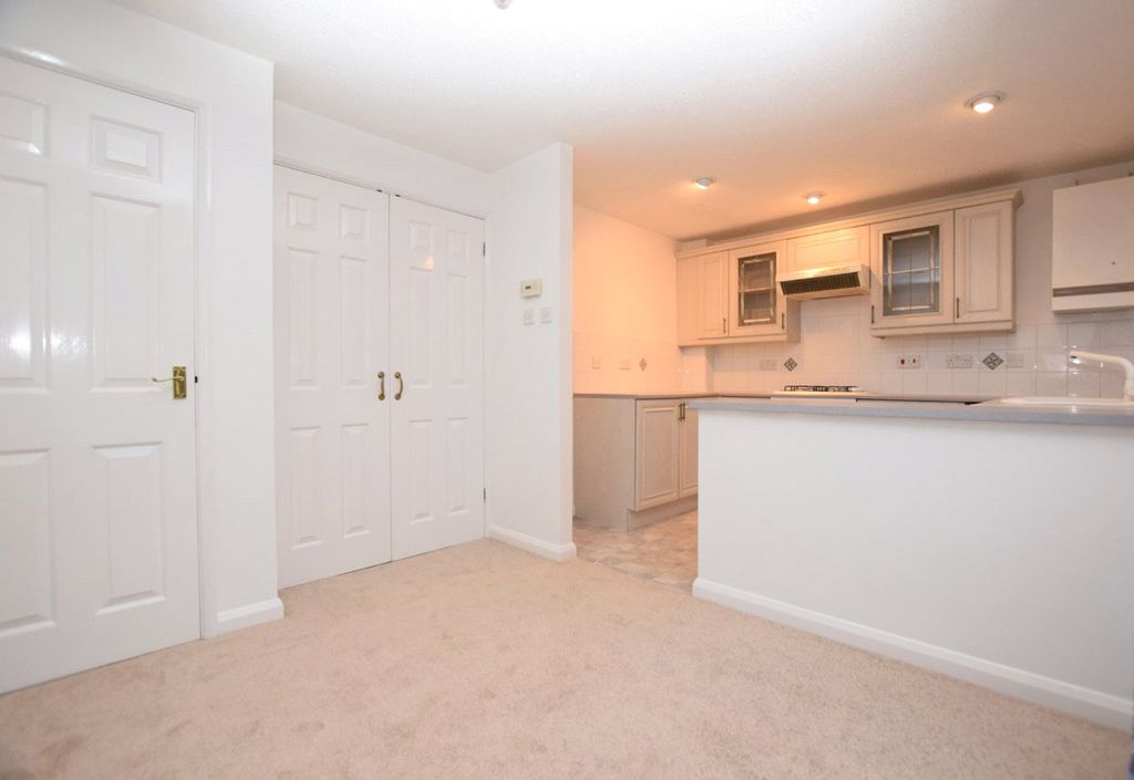 Property photo 3 of 10 Kitchen Dining Room