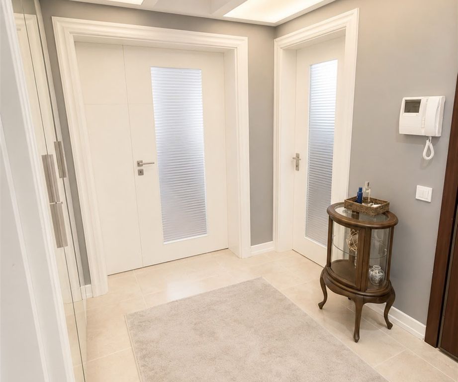 Property photo 3 of 17 Renovated Asian Istanbul Property For Sale - Apartment Entrance