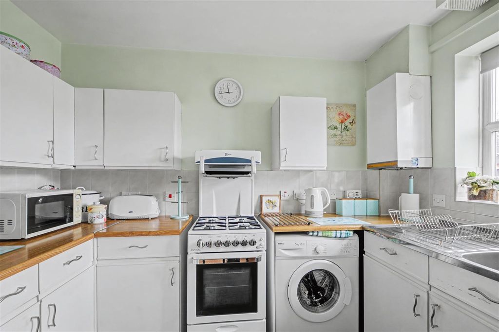 Property photo 3 of 15 Kitchen.Jpeg