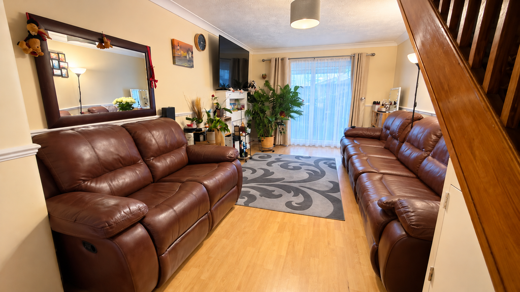 Property photo 2 of 12 Lounge