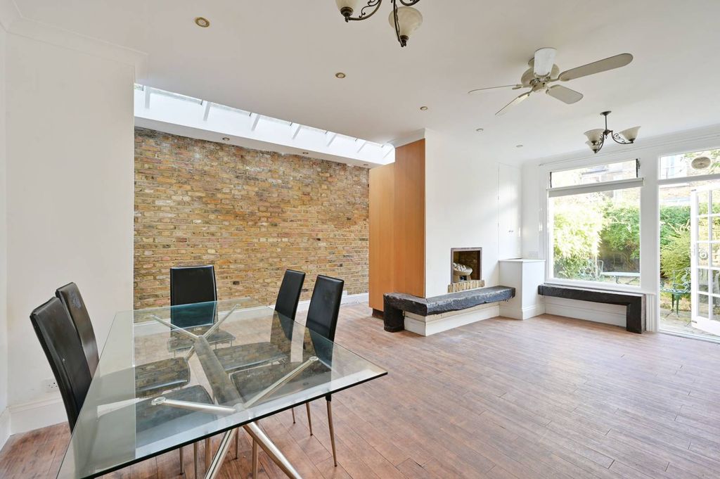 Property photo 2 of 8