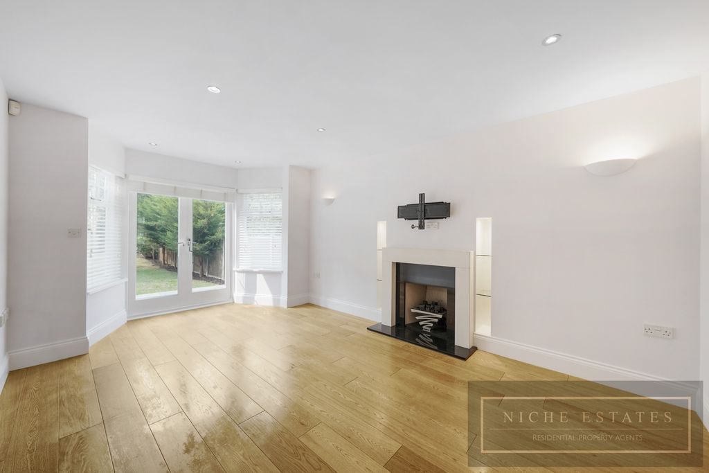Property photo 2 of 24
