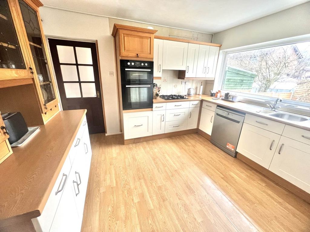 Property photo 2 of 14 Kitchen