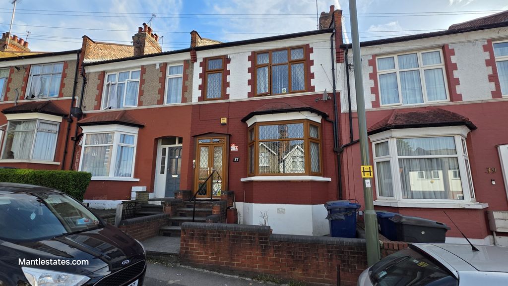 Property photo 1 of 22 3 Bed Terraced House For Sale Brunswick Park Road, New Southgate N11